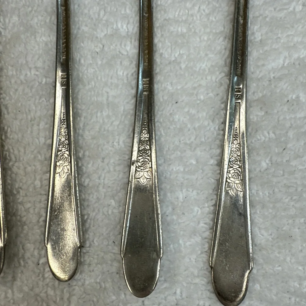 7 Vintage Wm Rogers & Son Gardenia Silverplate Flatware Teaspoons